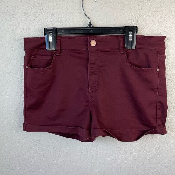 Tinseltown Stretch Fit Maroon Shorts Size 17 EUC - Picture 1 of 5